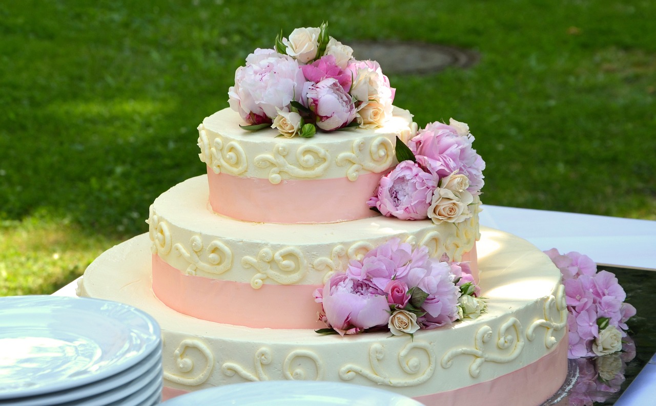 wedding cake, cream cake, wedding-639516.jpg